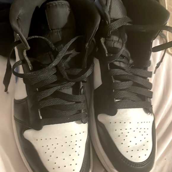 Hello i’m new to this app i will be selling multiple things on here - Picture 1 of 2